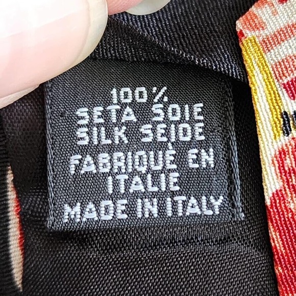 Hugo Boss Necktie Mens 56"L Black Floral Pattern Silk made in Italy Quiet Luxury - Picture 8 of 12